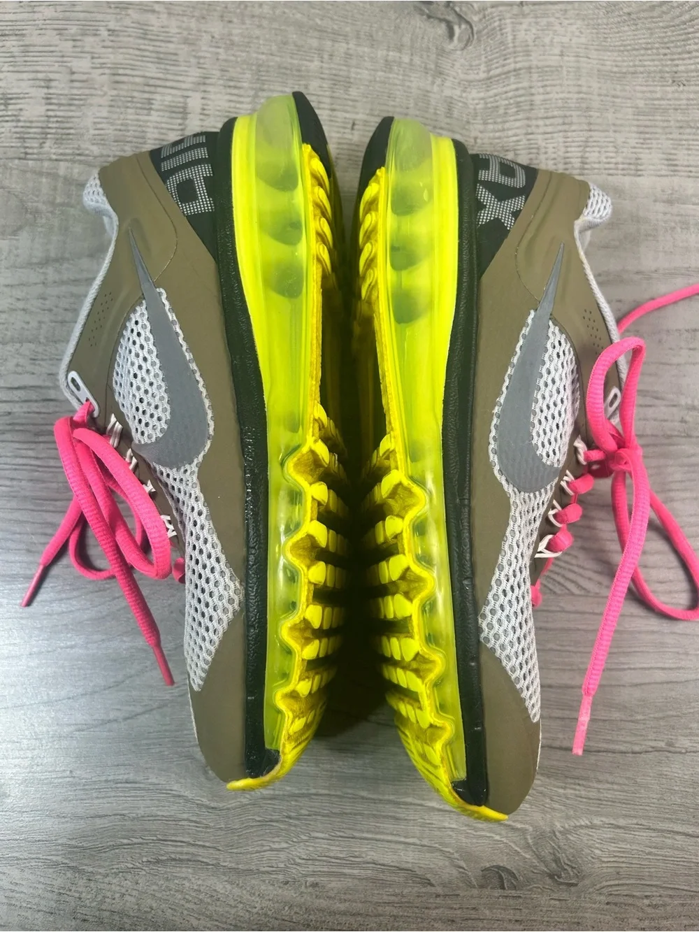 Nike Air Max 2013 Women’s Size 7.5 (24.5 cm)Shoes Olive Green Neon Pink Yellow